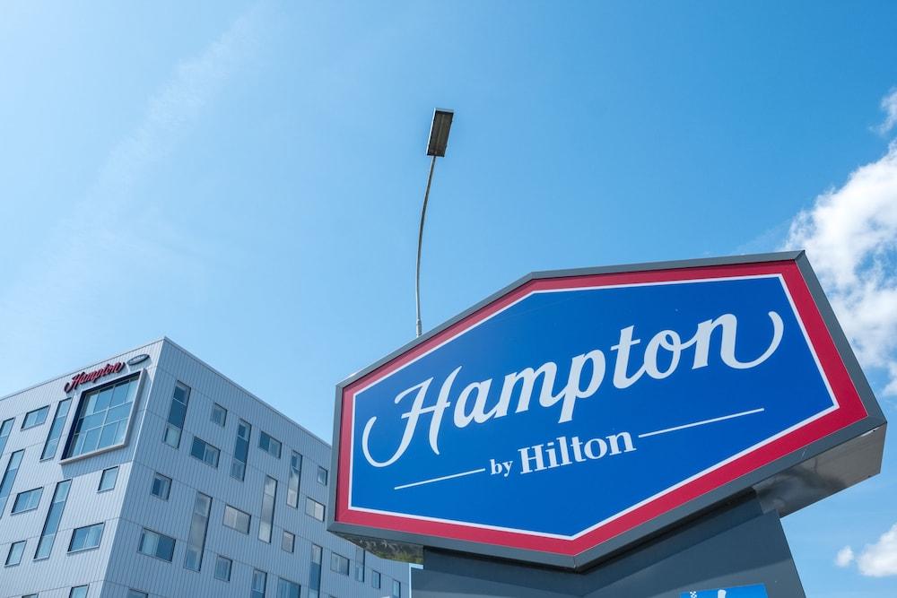 Hampton By Hilton London Gatwick Airport Hotel Horley Exterior photo